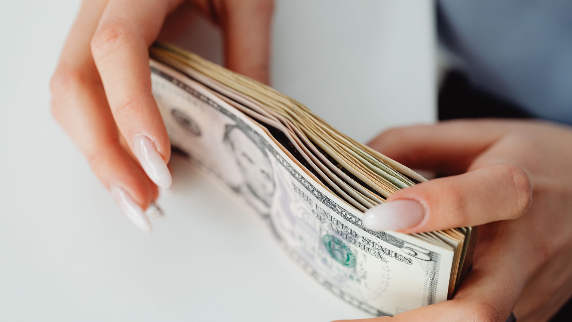 Virtual Cards for Paying International Course Fees in Ukraine
